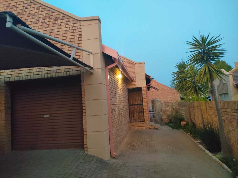 3 Bedroom Property for Sale in Langenhovenpark Free State